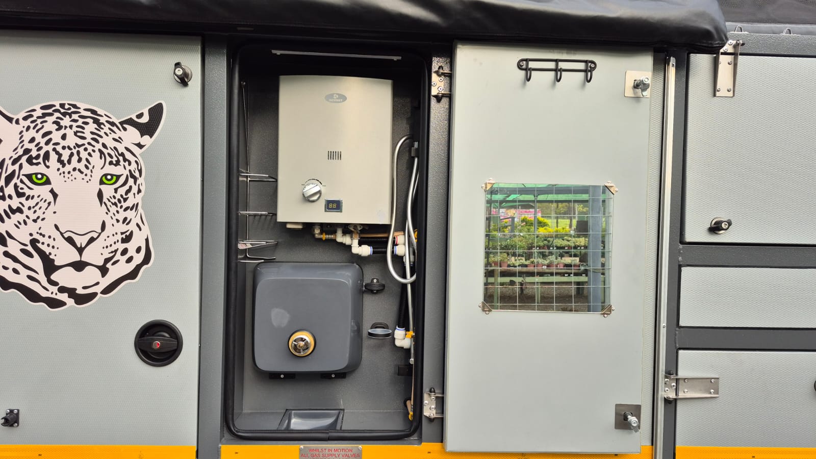 Tuff Cats Mdaba Nova 2D